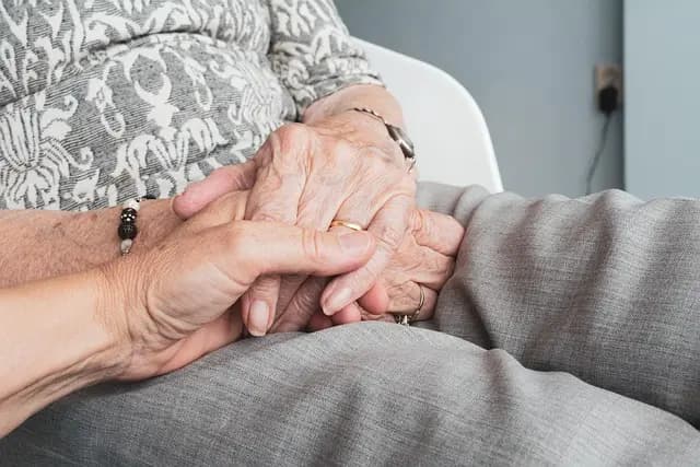 Aides seniors autonomie : le guide complet