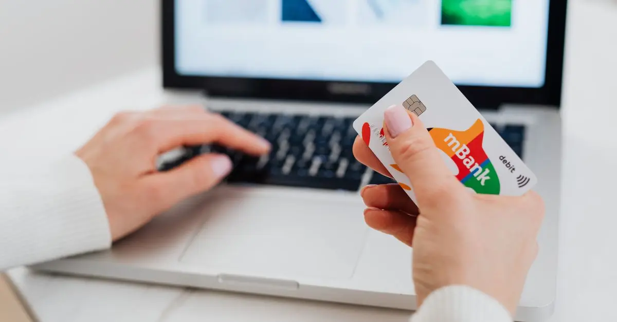 Comprendre les Frais de Découvert Bancaire
